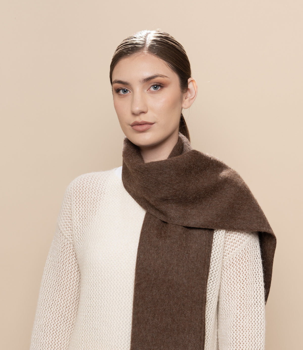Silencio Schal aus 100 Prozent Babyalpaka in Earth Brown